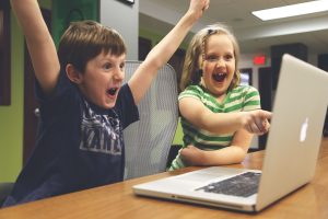 Copyright StartupStockPhotos / Pixabay https://pixabay.com/en/children-win-success-video-game-593313/